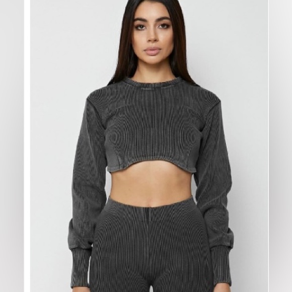 Ribbed Long Sleeve Crop Top - Picture 1 of 3